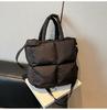 Bolsa de Plumas Acolchoada de Algodão 2026 Novo Estilo Bolsa de Ombro Matelassê Bolsa Transversal Feminina Pequena Quadrada Leve Elegante Moda Bolsa de Mão