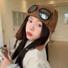 Nuevo sombrero de otoño e invierno estilo japonés para mujer, sombrero cálido con forro polar y gafas, sombrero versátil a prueba de viento y protector de orejas estilo aviador