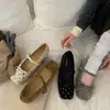 8 zapatos pequeños redondos de cuero en colores gris, negro, albaricoque, café, tacón plano, en stock, pedido completo, microfibra, Guangdong, Guangzhou, estilo coreano para mujer