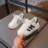 Tenis para niño, nueva colección primavera/otoño 2026, zapatos para niña, zapatos estilo concha para niños, tenis blancos casuales y transpirables para estudiantes de primaria