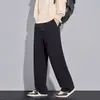 Directo del fabricante: Pantalones de forro polar para hombre, con una caída favorecedora, efecto adelgazante y un estilo casual estructurado.. Estos pantalones largos de moda, de pierna recta y corte holgado son perfectos para otoño e invierno.