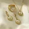 Colar Pingente Joia Europeu e Americano Novo Estilo Transfronteiriço com Design Elegante, Brincos de Luxo Leve, Conjunto de Joias com Pérolas de Imitação