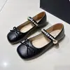 Sapatos Mary Jane Pérola com Velcro Feminino 2026 Outono Laço Delicado Sapatos de Salto Baixo Versátil para o Trabalho Sapatos Pequenos de Couro