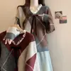 Suéter de punto con cuello en V y patrón de rombos estilo universitario para mujer, nuevo modelo otoño e invierno 2026, adelgazante, top de punto único y chic para mujer