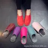 Zapatillas de casa de cuero para otoño e invierno para hombres y mujeres parejas hogar interior piso de madera suela suave antideslizante cálidas de algodón venta al por mayor