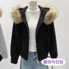 Jaqueta Curta com Gola de Pelo Preta Feminina 2026 Novo Estilo Coreano Elegante Roupa Emagrecedora Petite Jaqueta Curta Acolchoada com Veludo
