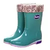 Sapatos de chuva de tubo médio sapatos de água de tubo curto feminino botas de água de inverno feminino mais veludo quente sapatos de plástico impermeáveis antiderrapantes pode ser uma geração de cabelo