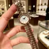 Nuevo Reloj de Mujer Transfronterizo de Comercio Exterior, Reloj de Mujer de Moda, Elegante Reloj Pulsera de Cola de Pez de Nácar con un Toque de Lujo Ligero