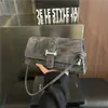 Bolso Retro de Cuero PU para Mujer, Moderno y Versátil, con Hebilla Metálica, Adecuado para el Viaje Diario, Bolso Cuadrado Pequeño, Se Puede Usar como Bolso de Hombro, Bolso Cruzado o Bolso de Mano, con un Colgante