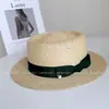 Sombrero retro británico de paja de trigo fina con copa cóncava para mujer, sombrero de paja de verano para protección solar, sombrero de ala plana minimalista de caballero con lazo, moderno