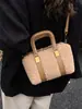 Bolsa de Mão Transfronteiriça de Lã de Cordeiro Outono para Mulheres 2025 Novo Estilo da Moda Bolsa de Ombro Bolsa Transversal Tendência de Nicho