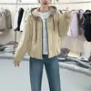 Jaqueta com capuz de estilo casual para mulheres, novo modelo primavera e outono 2026, jaqueta versátil e que rejuvenesce com zíper para pessoas baixinhas