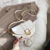 Bolsa popular deste ano para mulheres 2021 nova moda textura axila ombro bolsa mensageiro estilo ocidental nicho bolsa de sela