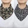 Bufanda Triangular Otoño e Invierno Nuevo Estilo para Mujer, Elegante y Cálida, Venta al por Mayor desde Fabricante, Lujo Ligero, Moda Retro, Versátil, Patrones de Plantas y Florales