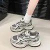 Zapatos de Estilo Coreano para Estudiantes tipo Papá para Mujer 2026 Modelo Nuevo de Primavera Malla Transpirable Moda Zapatos Casuales Ligeros Zapatillas que Aumentan la Altura