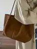 Bolso tote de gamuza de gran capacidad, bolso de hombro de moda para otoño e invierno, nuevo bolso grande 2026, diseño simple para la escuela y el trabajo, bolso de mujer