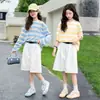 Conjunto de Ropa de Verano a Rayas con Protección Solar para Niñas 2026 Nuevo Estilo Pantalones Cortos para Niños Medianos y Grandes Conjunto de Dos Piezas