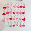 Llavero de Goma Suave Forma de Corazón de Amor Dibujo Animado Anime Estrella Pareja Bolso Mochila Colgante Accesorios En Stock Al Por Mayor