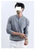 Nova Coleção Primavera e Outono 2026: Suéter Masculino com Gola Henley, Pulôver Tricotado com Estilo Sofisticado e Relaxado, Toque de Alta Qualidade, Camada Base Casual Versátil
