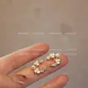Pendientes de Flor de Jazmín Blanco Puro con un Temperamento Suave, Pendientes de Clip en Forma de Espiral para Mosquitos para Orejas sin Perforar, Accesorios de Oreja Dulces y Atmosféricos para Primavera