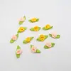 Rosas de Cinta de Satén Coloridas con Hojas Verdes, Flores Pequeñas Hechas a Mano, Accesorios y Materiales DIY para Ropa