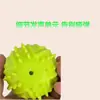 Venta al por mayor de fábrica juguetes para perros pelota de granada de rugby TPR limpieza de dientes juguetes interactivos con sonido suministros para mascotas