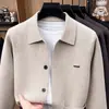 Cardigan de malha masculino estilo live broadcast, com bolso real, novo estilo outono 2026, suéter versátil casual da moda, jaqueta masculina