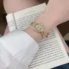 Relógio de Trevo de Quatro Folhas para Mulheres, Luxo Leve, Pulseira de Diamante de Alta Qualidade, Design Personalizado Transfronteiriço, Relógio de Quartzo, Acessórios Decorados à Mão