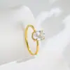 Anillo de acero de titanio simple con diseño de personalidad de lujo ligero europeo y americano, anillo de diamante ovalado único, moda femenina, no se decolora, venta al por mayor, combina con todo