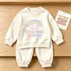 Conjunto Fofo para Meninas Primavera e Outono Novo Bebê Crianças Moletom Soltinho e Calça de Moletom Conjunto de Duas Peças Estiloso Roupas Infantis Pequenas e Médias