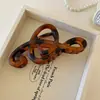 Presilha de cabelo flor de acetato simples e elegante para mulheres, novo modelo 2026, presilha para a parte de trás da cabeça, grampo para meio rabo de cavalo, presilha de tubarão