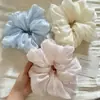Acessório de Cabelo Versátil Azul Brilhante com Strass, Elástico de Cabelo Atmosférico para a Parte de Trás da Cabeça, Faixa de Cabelo de Verão Versátil e Exquisite