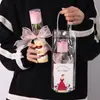 Celebridad de Internet 520 Decoración de Pastel para el Día de San Valentín Pareja Sosteniendo Rosas Vaso Recto Vaso de Mousse de Fresa Bolso