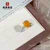 Anillo de calcedonia amarillo hielo de alta calidad para mujer con incrustaciones de jade amarillo y ámbar, con un cabujón ovalado grande, que ofrece una sensación de lujo ligero y alta gama