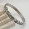 Pulseira Transfronteiriça Europeia e Americana de Luxo Leve de Alta Qualidade com Padrão de Grande Muralha Vazado em Aço Titânio Aço Inoxidável com Estilo Vintage de Corte