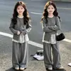 Moderna colección 2026 de ropa para niñas estilo urbano: el popular conjunto de otoño de este año con un sofisticado cárdigan suéter de estilo coreano