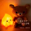 Conejo de la Suerte Luz Nocturna LED de Vinilo No Eléctrica Adorno Creativo para Mesita de Noche de Habitación Infantil Juguete de Educación Temprana para Niños