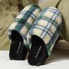 Pantuflas de algodón para mujer invierno 2024 nuevo interior hogar cálido forro polar Mao Mao suela gruesa antideslizante zapatos de algodón para hombre invierno