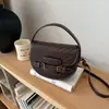 Essenciais para o Trajeto Super Quentes Bolsa Tote Pequena Feminina 2026 Nova Outono Retrô Textura Trançada Ombro Único Transversal Bolsa Sela