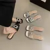 Sandálias Abertas Deslumbrantes Estilo Francês com Fivela Quadrada de Strass para Mulheres, Adequadas para o Verão com Saias, Sandálias Prata de Salto Grosso