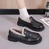 Zapatos de mujer de cuero suave, suela fina, colección de invierno 2026, mocasines peludos sin cordones, zapatos de algodón modernos y versátiles para mujer