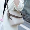 Bolsa Saco de Couro Genuíno Feminina 2024 Nova Bolsa de Ombro Transversal Versátil Grande Capacidade Bolsa de Mão Feminina Nicho de Alto Padrão