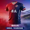 Camiseta Xiangchao Secagem Rápida em Malha com Logo Personalizado Publicidade de Maratona Patrocínio Camiseta Esportiva de Futebol Estampada em Corpo Inteiro Suporte
