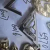Ropa de Metal, Logos de Metal, Placas de Identificación de Equipaje Fundidas a Presión, Etiquetas de Letras para Ferretería Cosidas a Mano Galvanizadas