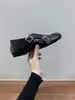 Zapatos Pequeños de Cuero Estilo Bosque Estilo Británico para Mujer, Otoño e Invierno 2025 Mocasines Casuales de Terciopelo con Punta Redonda y Hebilla de Correa