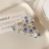 Pinza Floral Estilo Coreano con un Diseño Dulce y Elegante, Pinza de Pelo de Flor Pequeña Tridimensional para Mujer, Adecuado para Peinados Recogidos, Accesorio para el Cabello de Pinza de Tiburón
