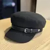Gorra azul marino octogonal de pana y hebilla de cuero vintage para otoño e invierno para mujer, gorra versátil de ala corta, gorra de estilo coreano para cubrir la cara y adelgazar, gorra de vendedor de periódicos