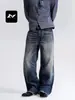 Jeans rectos de estilo retro americano, color azul oscuro, ricos en detalles, para hombres y mujeres, con un aspecto lavado, vintage y desgastado, diseñados para estilizar, de corte holgado y casual