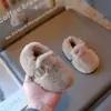 Zapatos de Algodón con Felpa de Dibujos Animados de Moda para Niñas 2026 Otoño/Invierno Nuevos Zapatos Peludos Lindos Mocasines Versátiles y Elegantes para Niñas