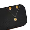 Conjunto de Brincos e Colar Weidni de Luxo Acessível, High-End, Elegante, Moderno e Versátil, Atacado para Mulheres